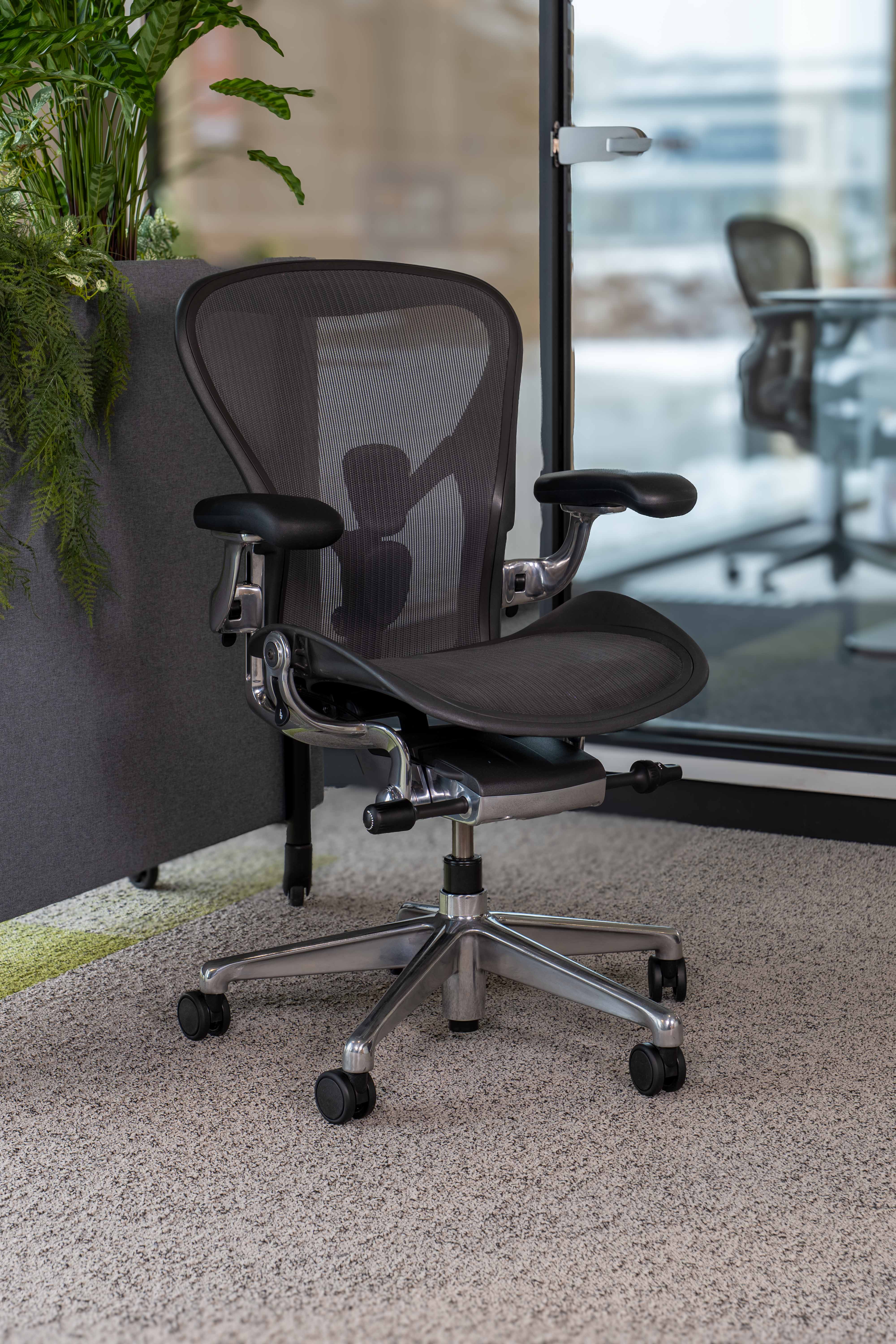 Herman Miller Aeron Remastered Aluminium polished Refurbished