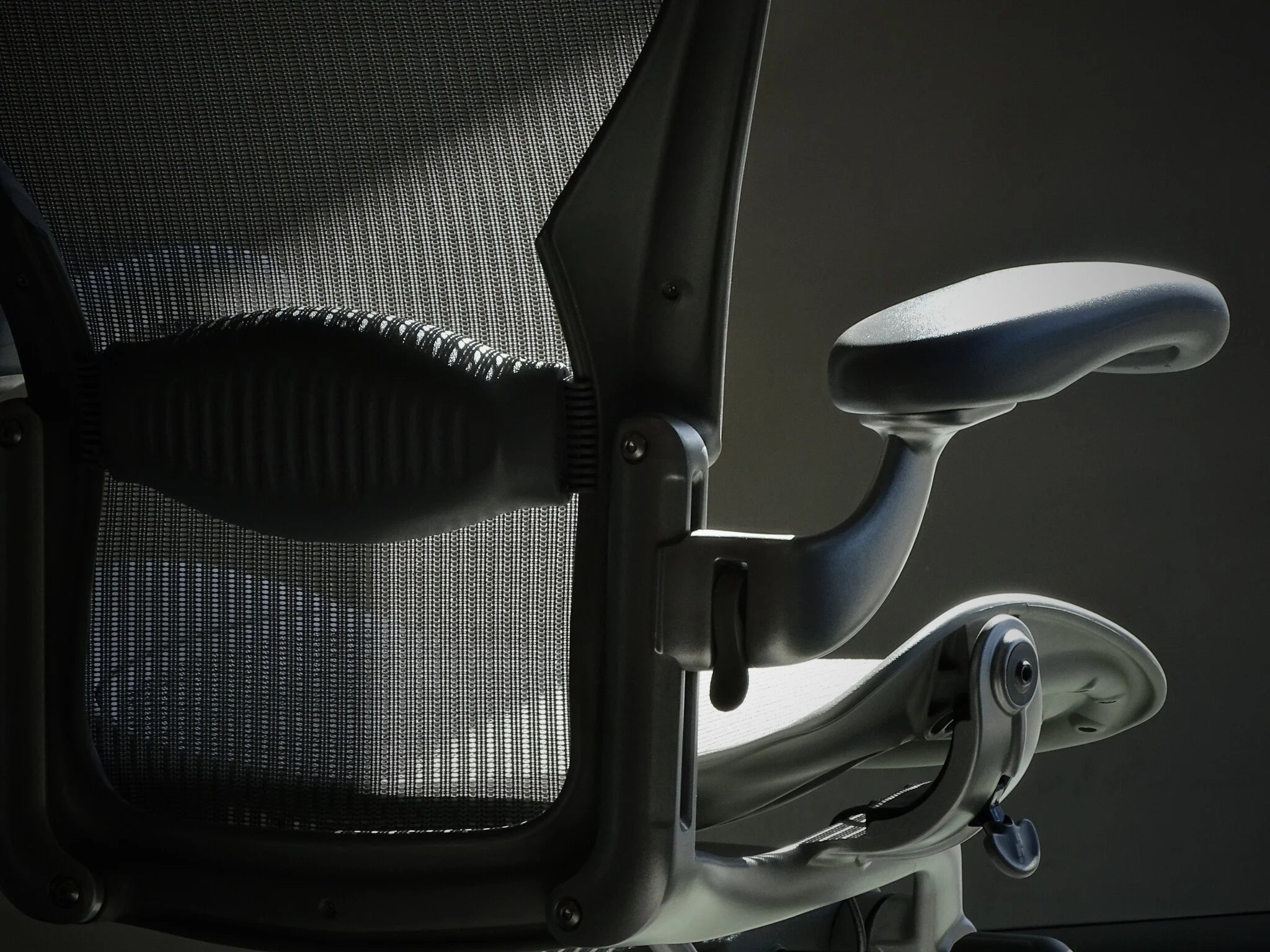 Chaise Herman Miller Aeron Classic (Titane) remise à neuf