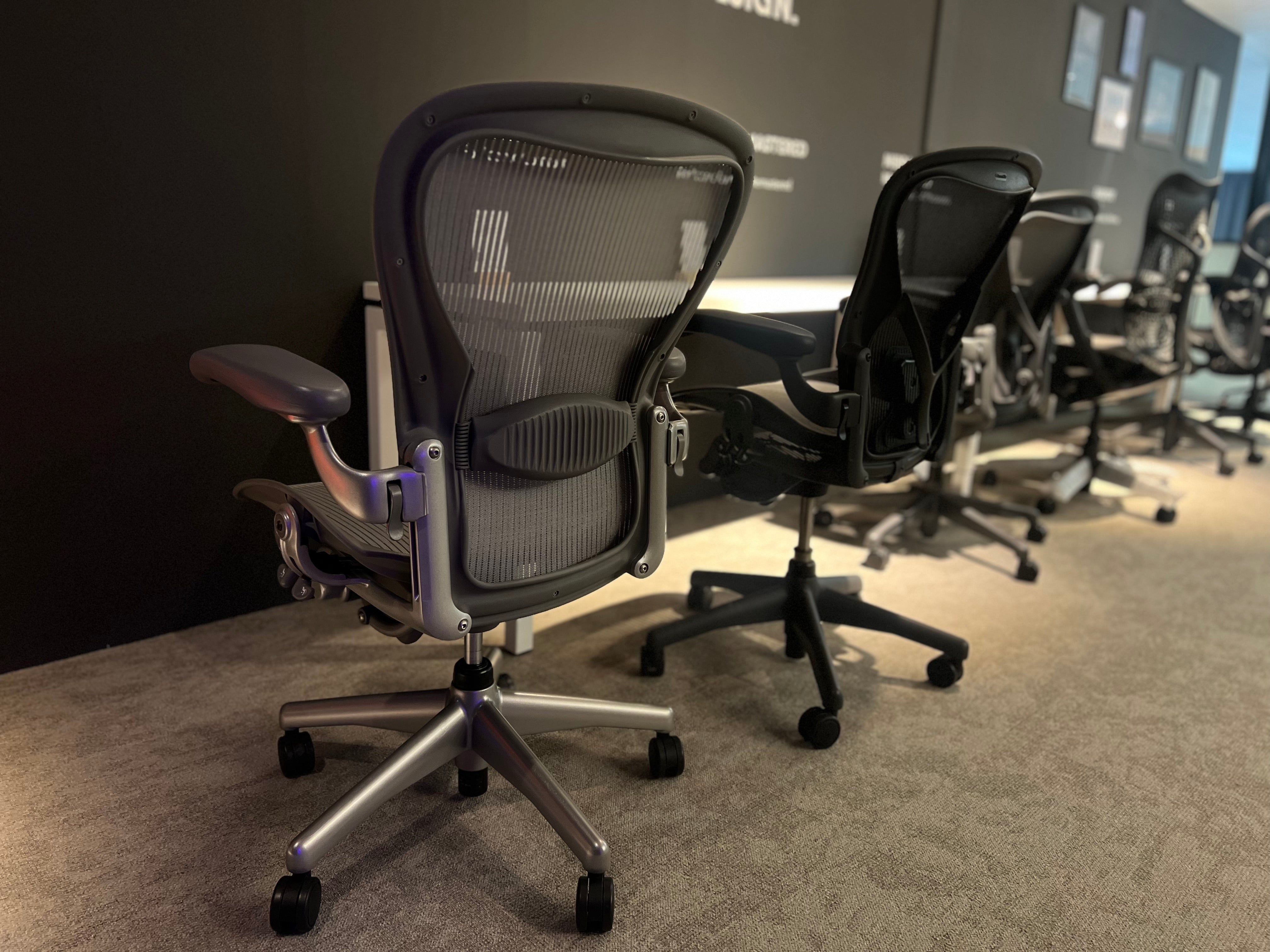 Chaise Herman Miller Aeron Classic (Titane) remise à neuf