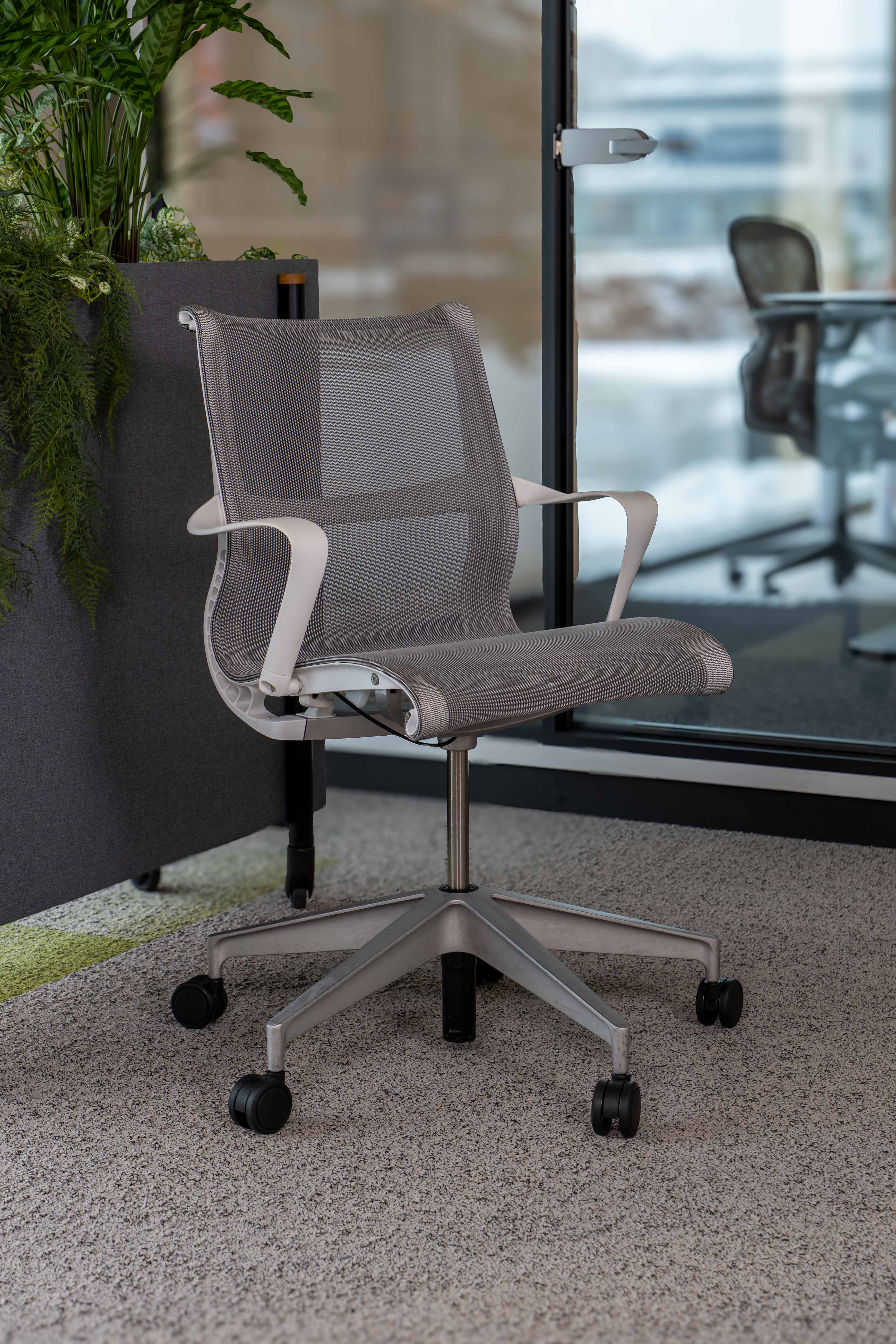 Refurbished Herman Miller Setu Alpine white