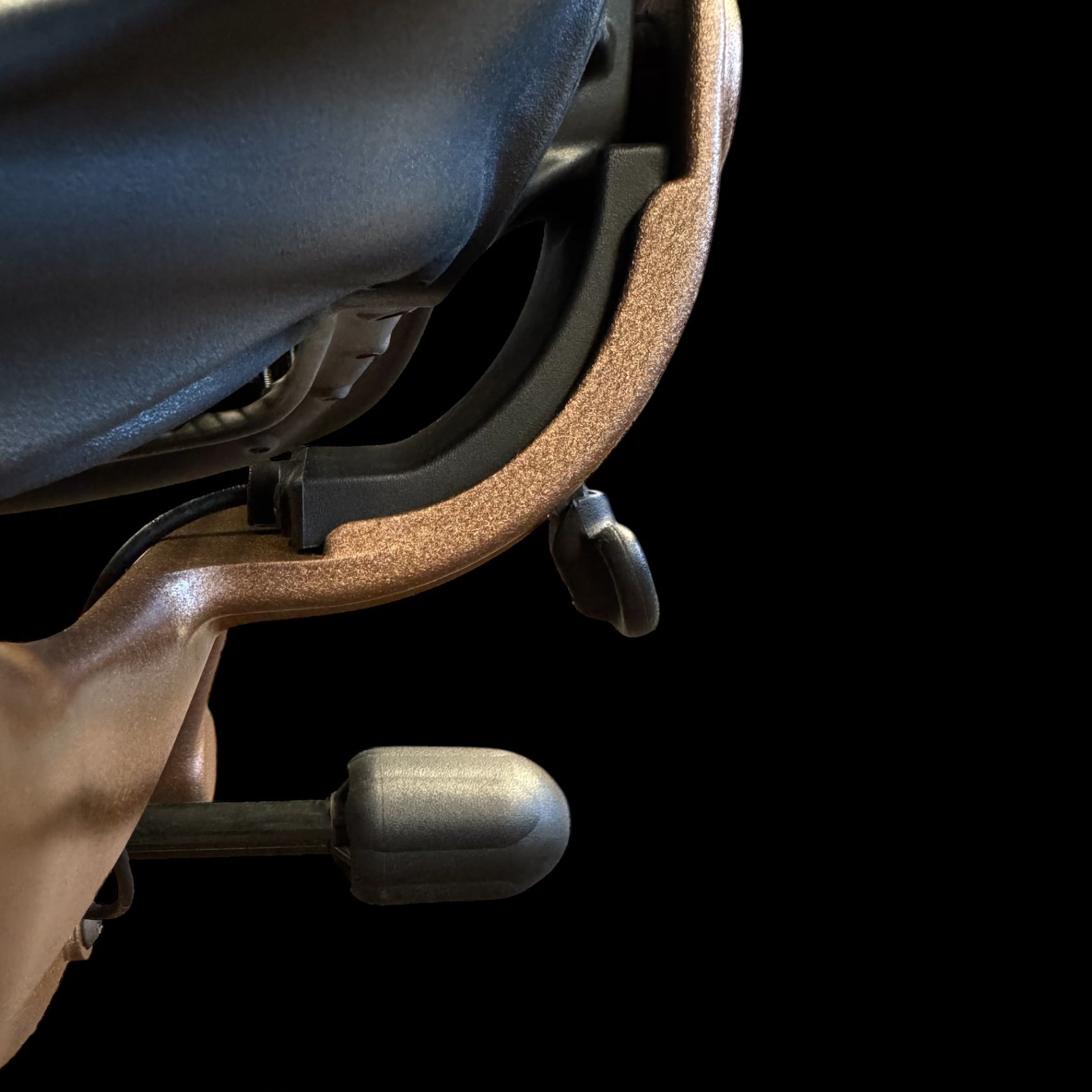 Chaise Aeron Classic Herman Miller rénovée (Custom Oro Elios)